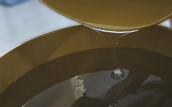 什么原因導致模具硅膠冒油？